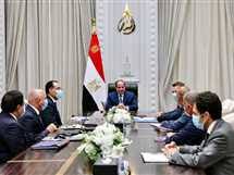 الرئيس السيسي وجه بإزالة التعديات على حرم السكة الحديد