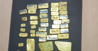 جمارك مطار القاهرة تحبط محاولة تهريب 8 كيلو ذهب مع راكبة قادمة من تشاد.. صور