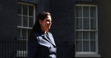 فرنسا تتهم بريطانيا بالافتقار للإنسانية في التعامل مع الأوكرانيين بميناء كاليه