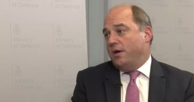 محتال يتحدث مع وزراء بريطانيين منتحلا شخصية رئيس حكومة أوكرانيا