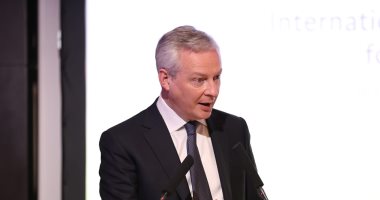 وزير المالية الفرنسى: سنشن حربا اقتصادية على روسيا تؤدى إلى انهيارها