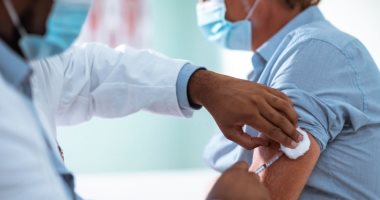 الصحة تعلن استقبال مليون و501 ألف جرعة لقاح «فايزر» بمطار القاهرة