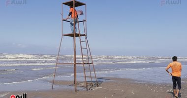 توقف الصيد بشواطئ بورسعيد بسبب ارتفاع الأمواج والتيارات المائية.. فيديو وصور