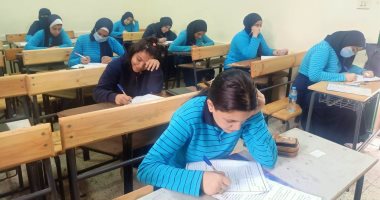 التعليم: 99.7% من طلاب أولى ثانوى أدوا امتحان الكيمياء والجغرافيا إلكترونيا