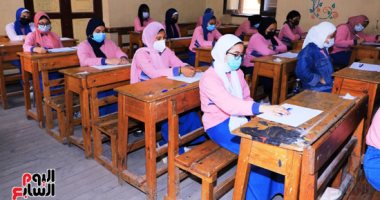 تداول أسئلة علم النفس والكيمياء لثانية ثانوى بعد 5 دقائق من بدء الامتحان الورقى