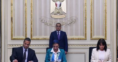 رئيس الوزراء يشهد توقيع مذكرة تفاهم لإقامة مشروع لتصنيع بدائل البلاستيك