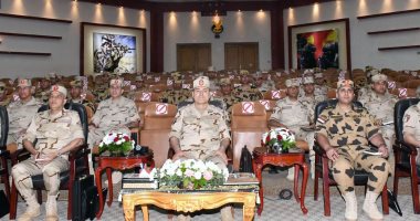 الفريق أسامة عسكر  يشهد إجراءات تفتيش الحرب لإحدى وحدات قوات الصاعقة