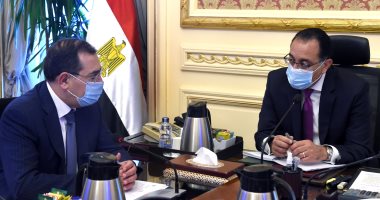 رئيس الوزراء يتابع مع وزير البترول جهود تنفيذ تكليفات الرئيس فى عدد من الملفات