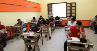 طلاب الثانوية العامة يؤدون اليوم امتحان اللغة الأجنبية الثانية