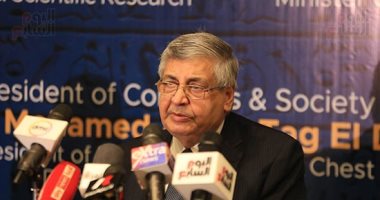 عوض تاج الدين: زيادة فى أعداد الإصابات بكورونا.. والحالات الحرجة 5% فقط