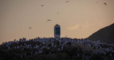 خشوع ودعوات.. الحجاج يتوافدون على عرفات لقضاء ركن الحج الأعظم "صور"