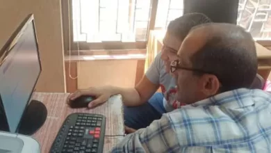 أحد الطلاب بمعامل التنسيق