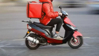 عامل في خدمات التوصيل