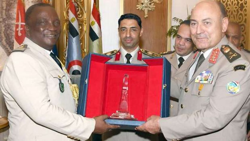 الفريق أسامة عسكر يلتقي رئيس هيئة الأركان العامة لجيش جمهورية القمر المتحدة