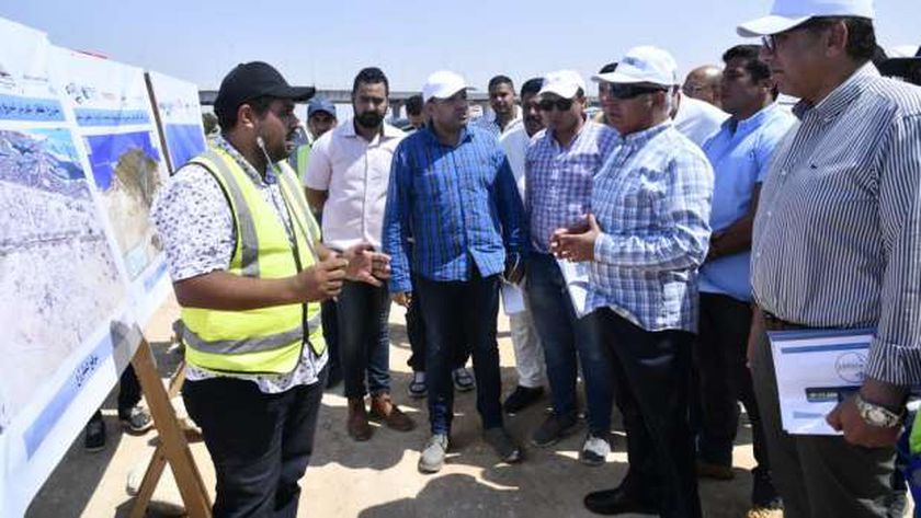 وزير النقل يتابع أعمال تنفيذ الخط الأول من مشروع القطار السريع