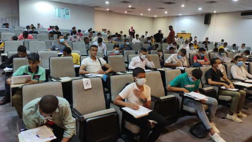 بدء اختبارات القبول للمتقدمين للالتحاق بمعاهد رعاية الفنية للتمريض بالأقصر