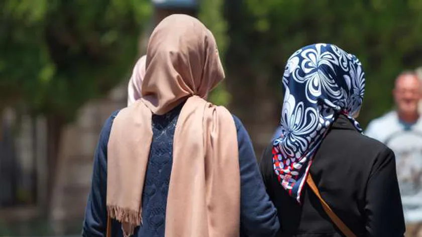 ضمانات دستورية وسياحية للمحجبات في دخول الأماكن العامة