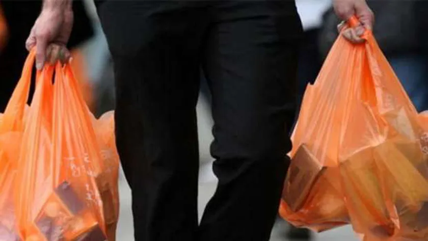 أكياس بلاستيكية- تعبيرية