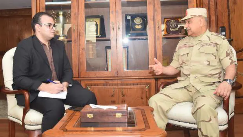 محرر «الوطن» مع اللواء عبدالسلام شفيق