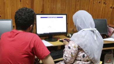 الطلاب أثناء تسجيل الرغبات.. أرشيفية