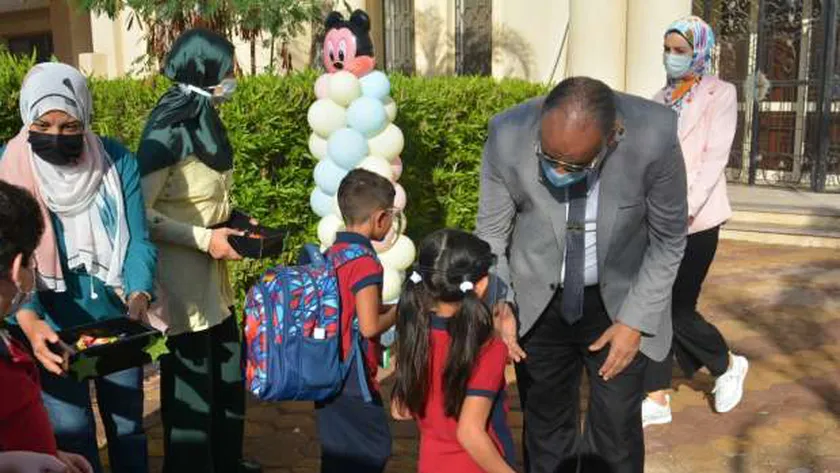 طلاب بالزي المدرسي - أرشيفية