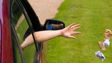 رمي قمامة بالشارع - أرشيفية