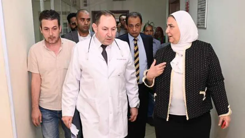 وزيرة التضامن خلال تفقد المصابين