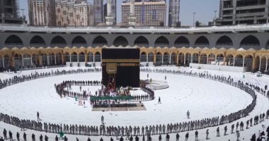 روبوتات ذكية لتعقيم المسجد الحرام على مدار الساعة استعدادا لموسم العمرة