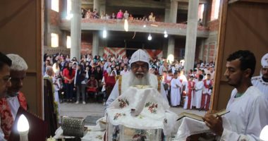 الكنيسة تصلى أول قداس بكنيسة السيدة العذراء ببنى مهدى بالمنيا عقب تجديدها