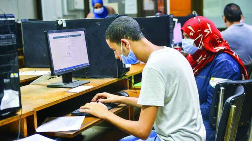 طلاب يسجلون رغباتهم- صورة أرشيفية