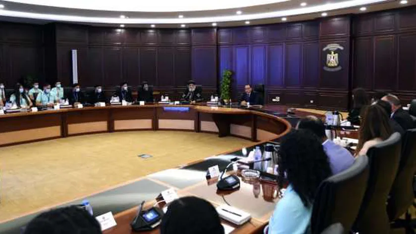 رئيس الوزراء خلال استقباله البابا تواضروس وشباب ملتقى لوجوس الثالث اليوم