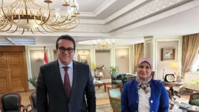 الدكتورة كوثر محمود والدكتور خالد عبد الغفار