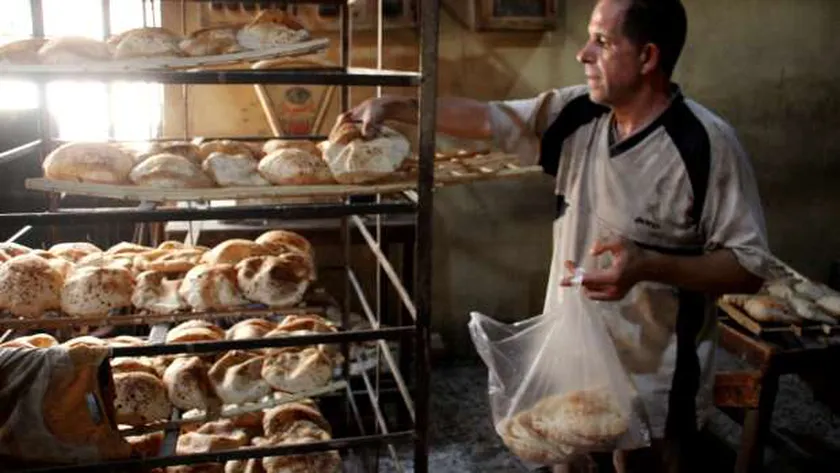 الحكومة ساندت محدودي الدخل بتثبيت سعر الرغيف بـ5 قروش