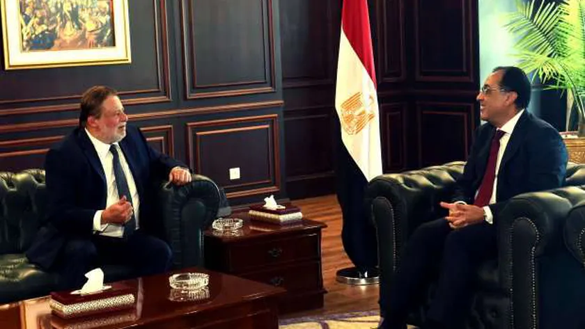 عاجل.. رئيس الوزراء يلتقي القائم بأعمال محافظ البنك المركزي