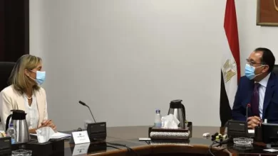 رئيس الوزراء مع وزيرة الثقافة