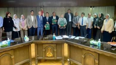 جانب من توقيع العقد