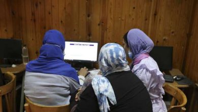 الطلاب أثناء تسجيل رغباتهم بمعامل التنسيق - أرشيفية