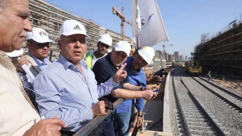الفريق كامل الوزير وزير النقل يتفقد أعمال محطة قطارات الصعيد