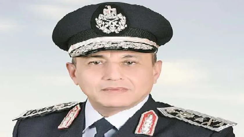 الفريق محمد عباس حلمي وزير الطيران المدني الجديد