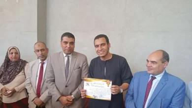 تسليم الشهادات