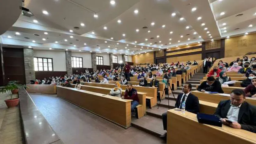 الطلاب في أثناء حضور محاضرة- أرشيفية