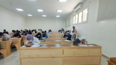 طلاب في أثناء تواجدهم بأحد المدرجات- صورة أرشيفية