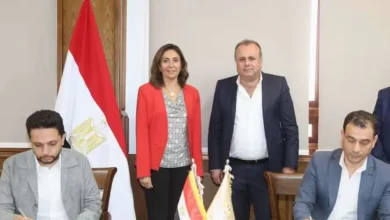 جانب من التوقيع