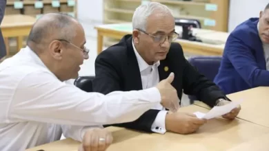 وزير التربية والتعليم أثناء اطلاعه على أعمال التظلمات - أرشيفية