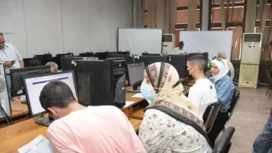 تنسيق المرحلة الثالثة 2022 - صورة أرشيفية لطلاب يسجلون رغباتهم