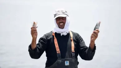 صياد ببحيرة المنزلة