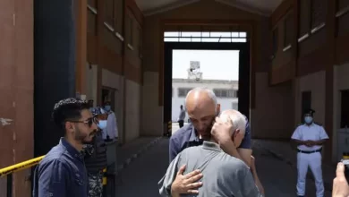 أحد المفرج عنهم من المحبوسين احتياطيا - أرشيفية