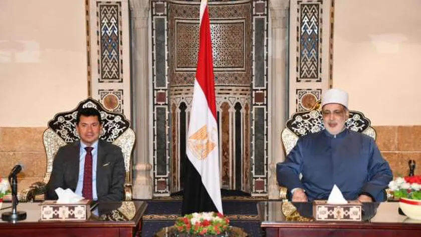 أثناء توقيع البروتوكول