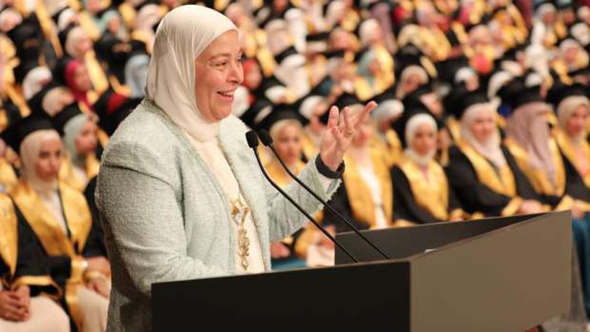 الدكتورة هناء عبد الحميد العبيسي عميدة كلية طب البنات جامعة الأزهر بالقاهرة