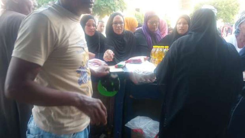 صرف السلع ببطاقة التموين - صورة أرشيفية